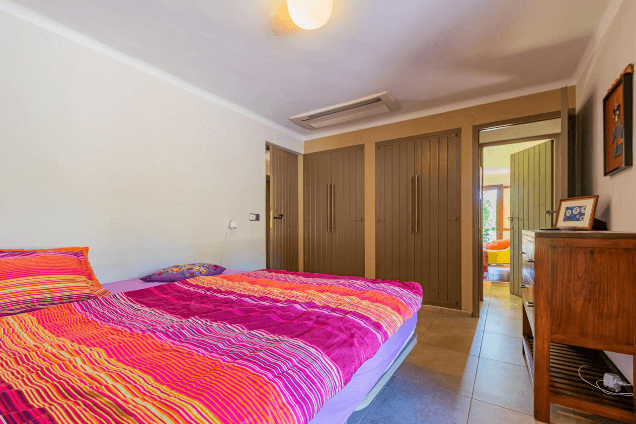 Chalet en venta en Camp d'esports, Lérida con piscina y 3 habitaciones