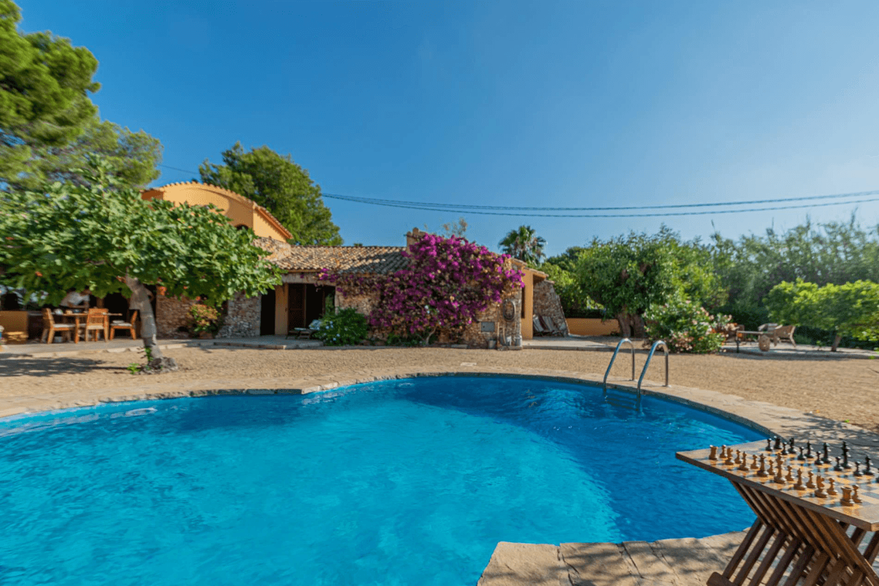 Chalet en venta en Camp d'esports, Lérida con piscina y 3 habitaciones