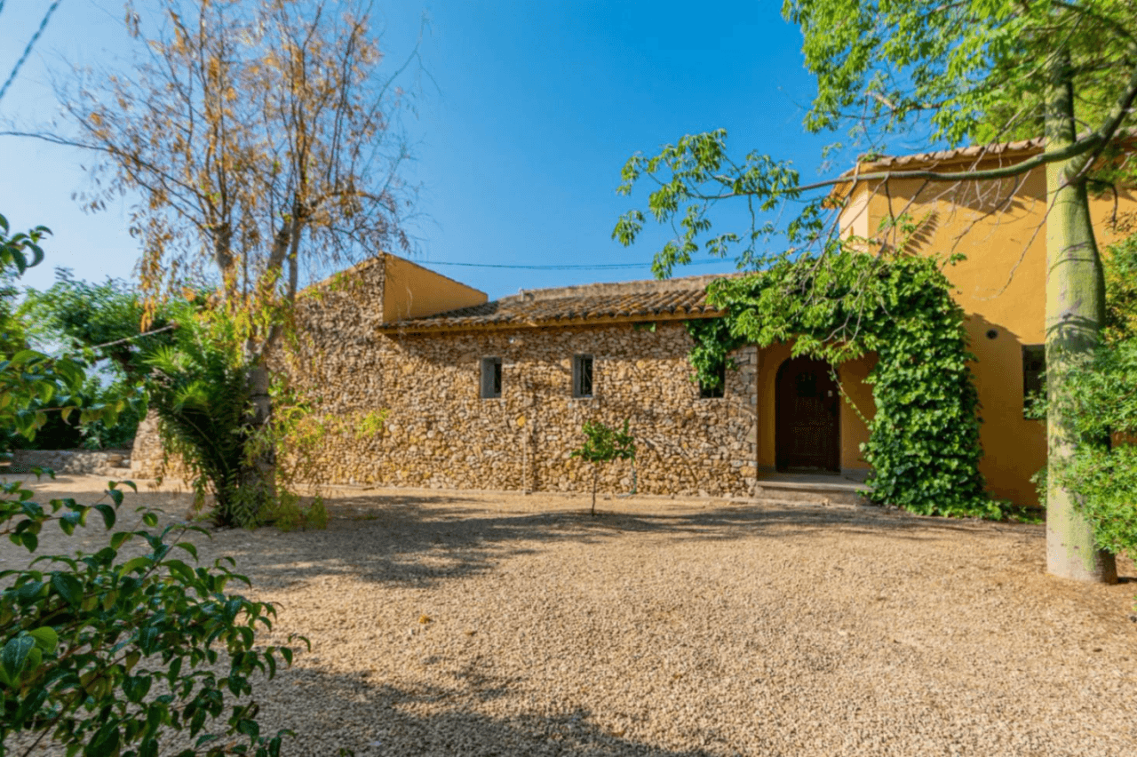 Chalet en venta en Camp d'esports, Lérida con piscina y 3 habitaciones
