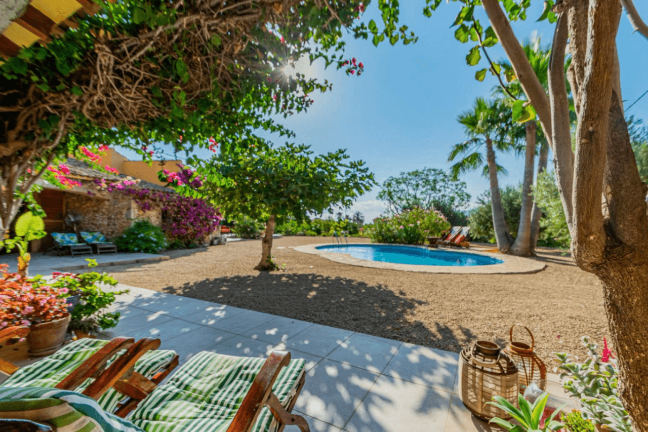 Chalet en venta en Camp d'esports, Lérida con piscina y 3 habitaciones