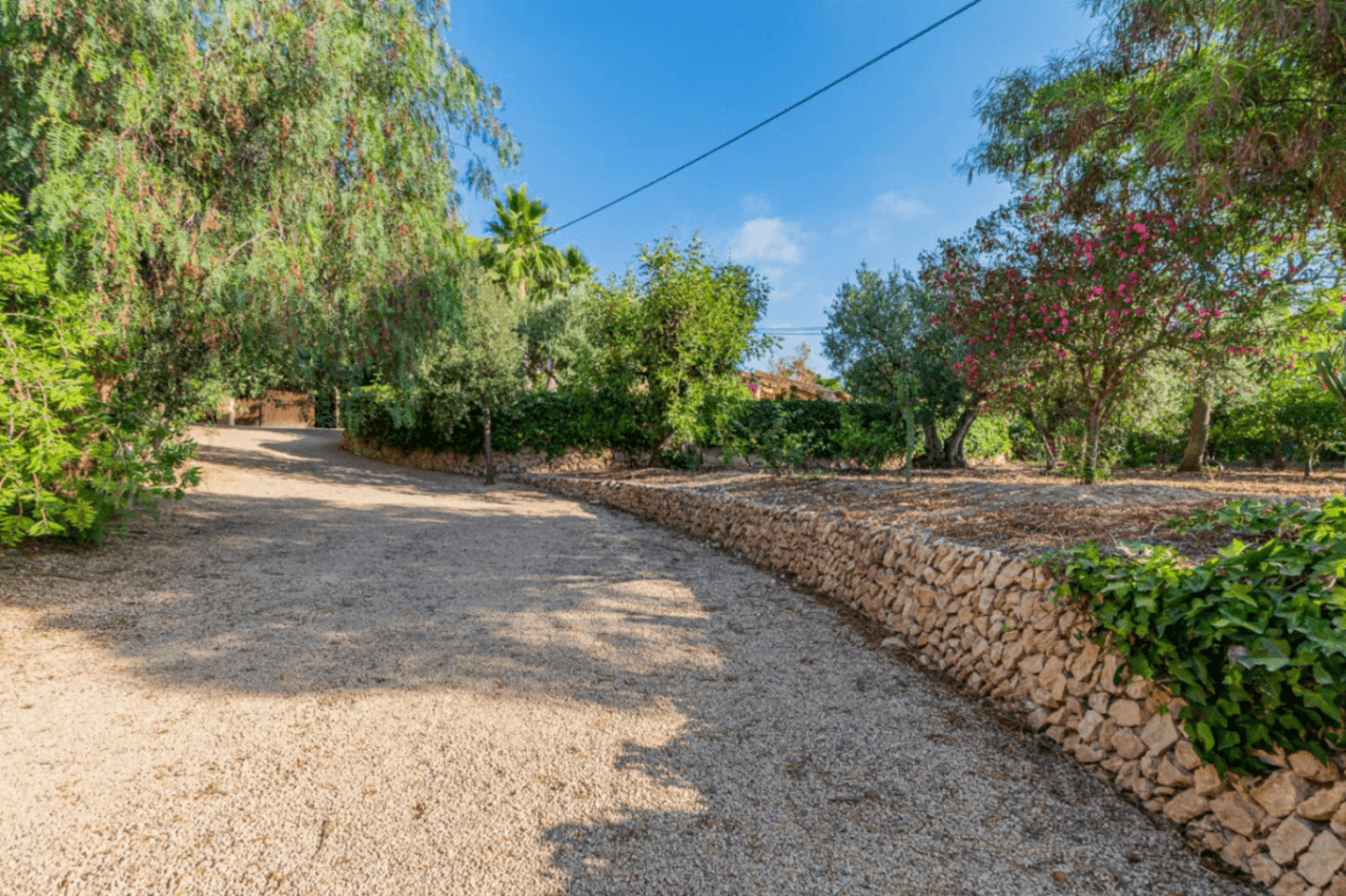 Chalet en venta en Camp d'esports, Lérida con piscina y 3 habitaciones