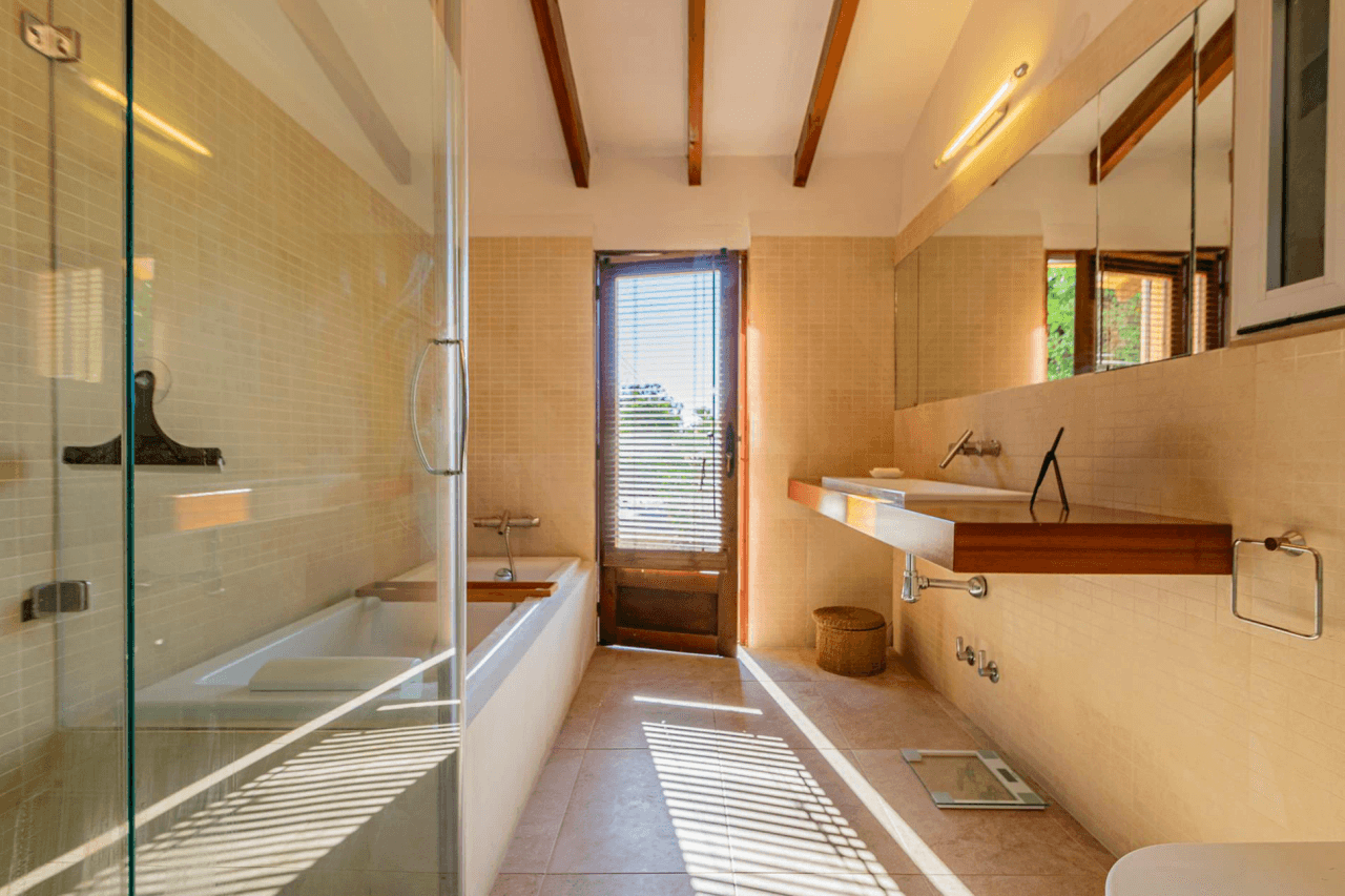 Chalet en venta en Camp d'esports, Lérida con piscina y 3 habitaciones