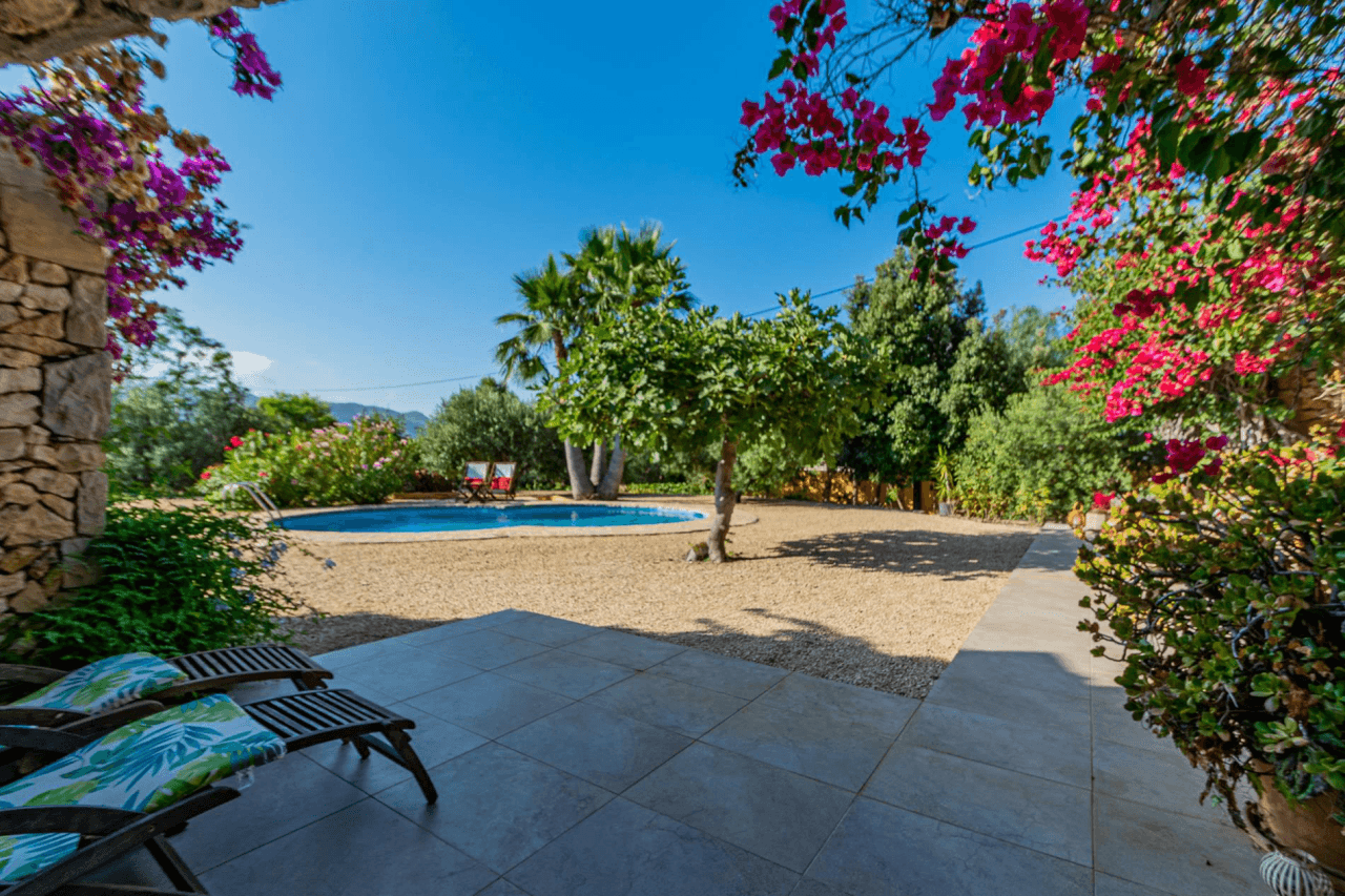 Chalet en venta en Camp d'esports, Lérida con piscina y 3 habitaciones